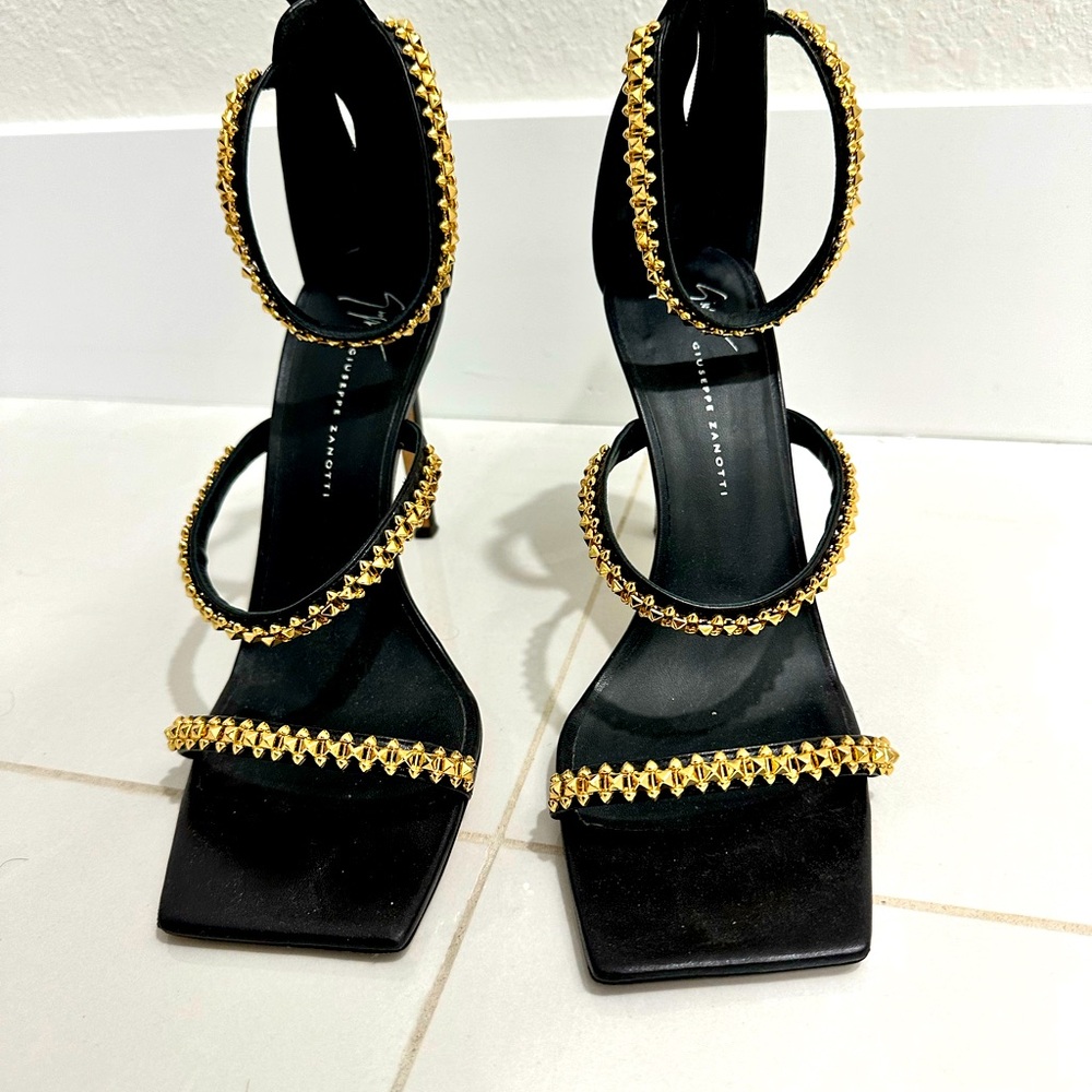 Women's high heel shoe. Used only 3 times, but they are like new.